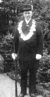 f1931.JPG (15737 bytes)