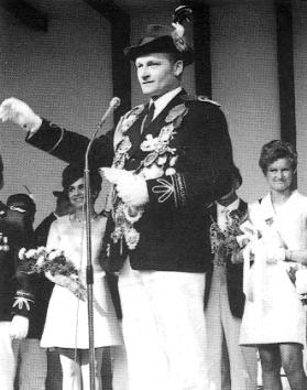 f1970.JPG (19855 bytes)